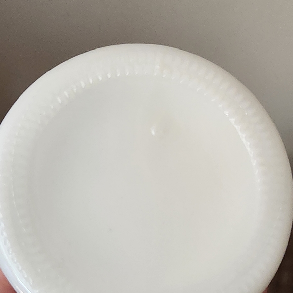 Vintage White Milk Glass Bud Vase Beehive Mark - Picture 5 of 6